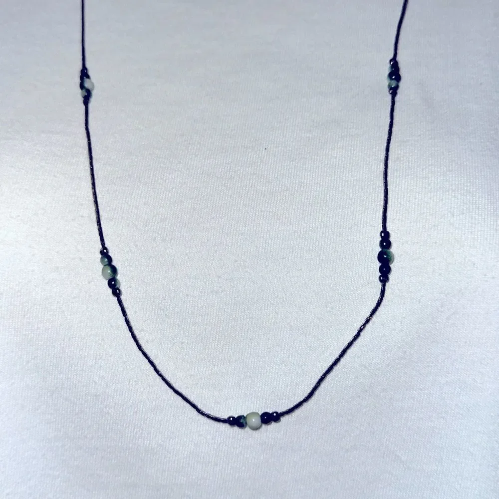 Vtg Korea silver chain long necklace with dark green & white small glass‎ beads